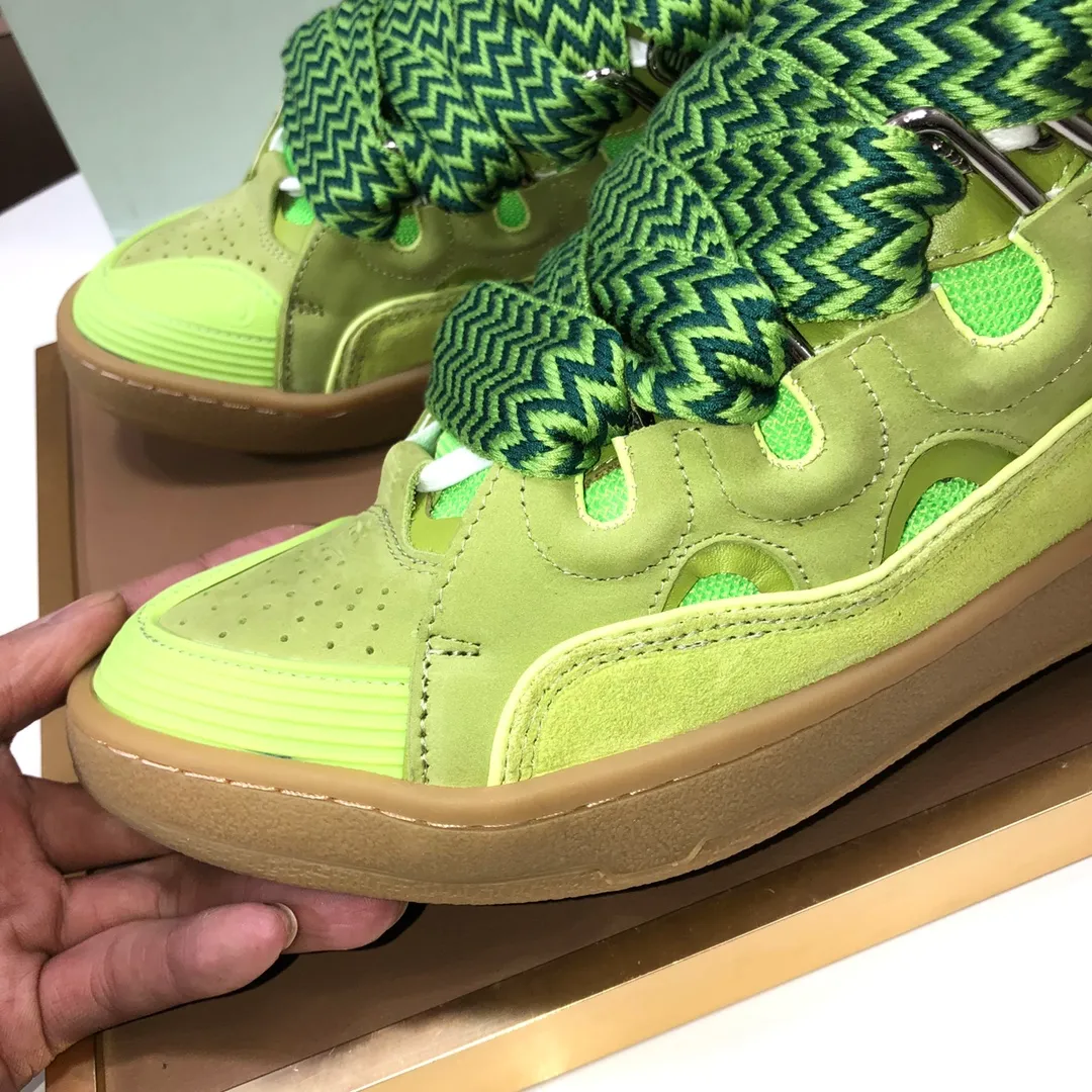 Men's men's shoes💰820💰[LANVIN] The latest lace-up fashionable casual couple sneakers, high-quality CLAY couple series‼ ️ The latest trendy products of the season 🌈Many bloggers have planted grass and purchased the original open-mold customization. The upper and outsole are sewn with mark threads without edge sealing. A variety of material splicing combination design. Very versatile for fashionable and casual wear. Comfortable on the feet. Self-recommended. Upper cowhide + cow suede + breathable mesh lining. Foot-padding cowhide. Exclusive original open-mold clear logo rubber outsole ⚠️Couple standard size 36-40 for women and 38-44 for men.
